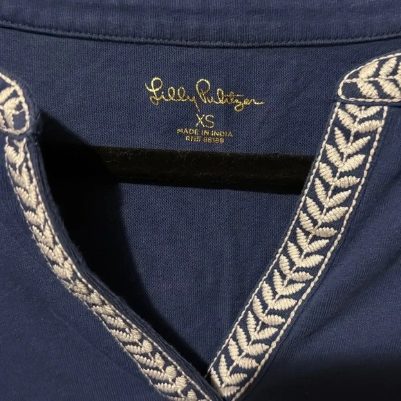 Lilly Pulitzer Blue Long Sleeve Blouse White Floral Embroidery Womens XS VNeck - Picture 2 of 7